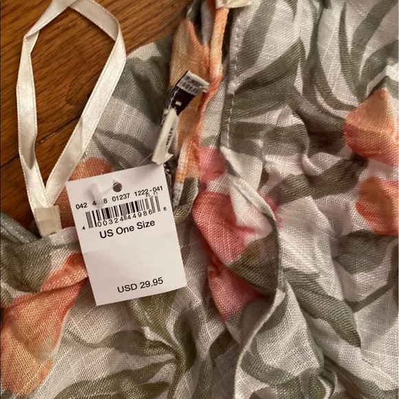 American Eagle Floral Kimono - Picture 3 of 3